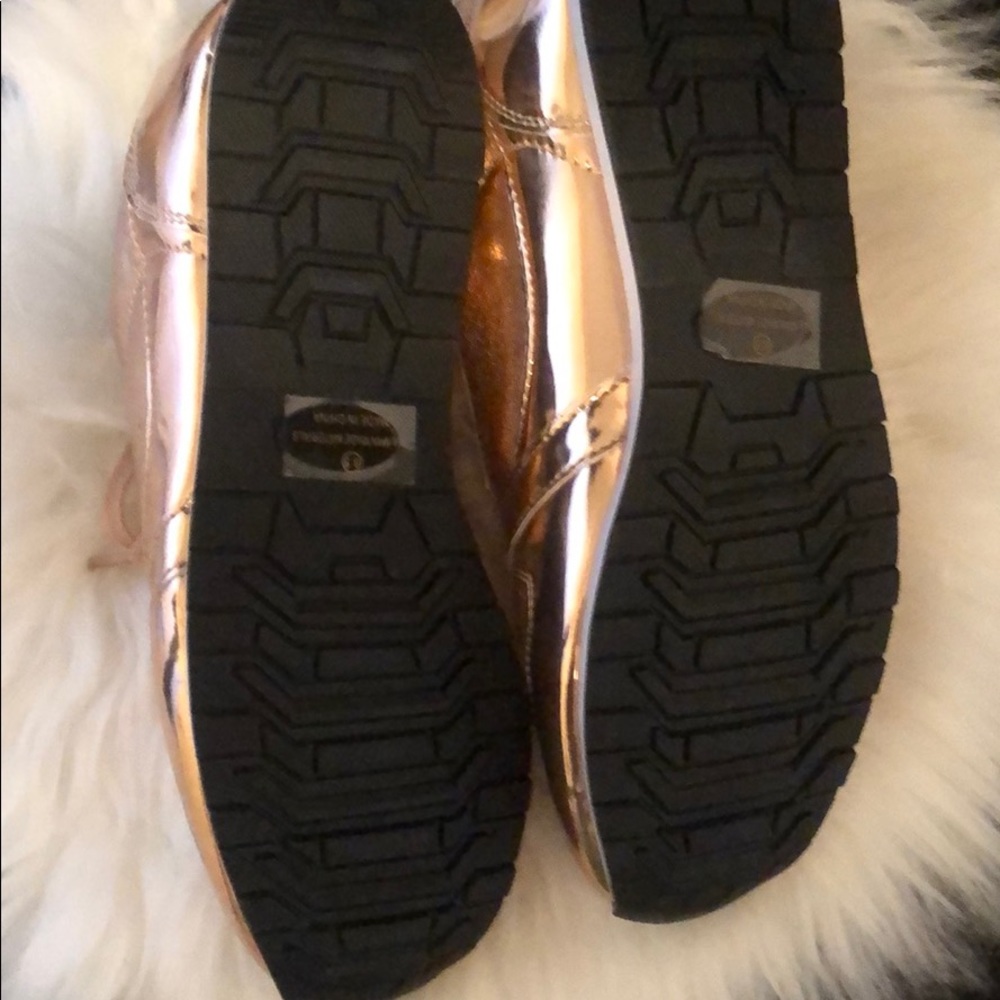 SOLD!!! -  Gold Sneakers size 8.5 NWT - Picture 3 of 5